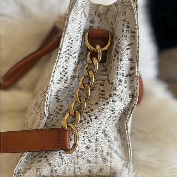 New Michael Kors Large Hamilton Vanilla Purse - Picture 10 of 15